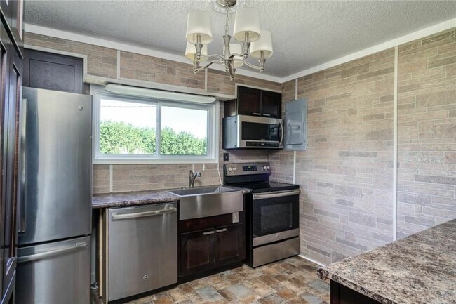 Foto del edificio - 2111 Compton Bridge Rd