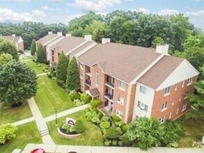 Building Photo - 32 Maple Crest Cir
