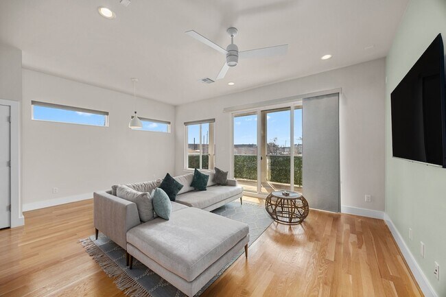 Foto del edificio - 4618 Nichols St