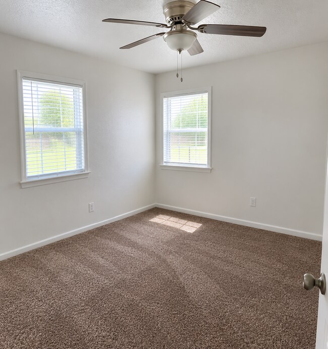 Foto del edificio - 2602 NW Commerce Cir