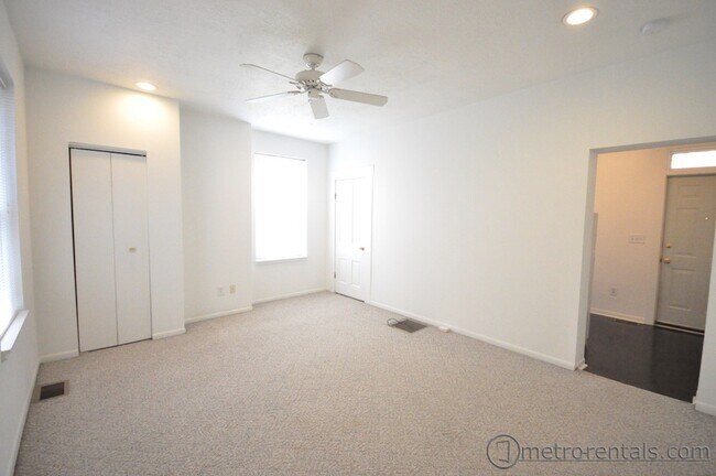 Living room/bedroom - 321 E Livingston Ave