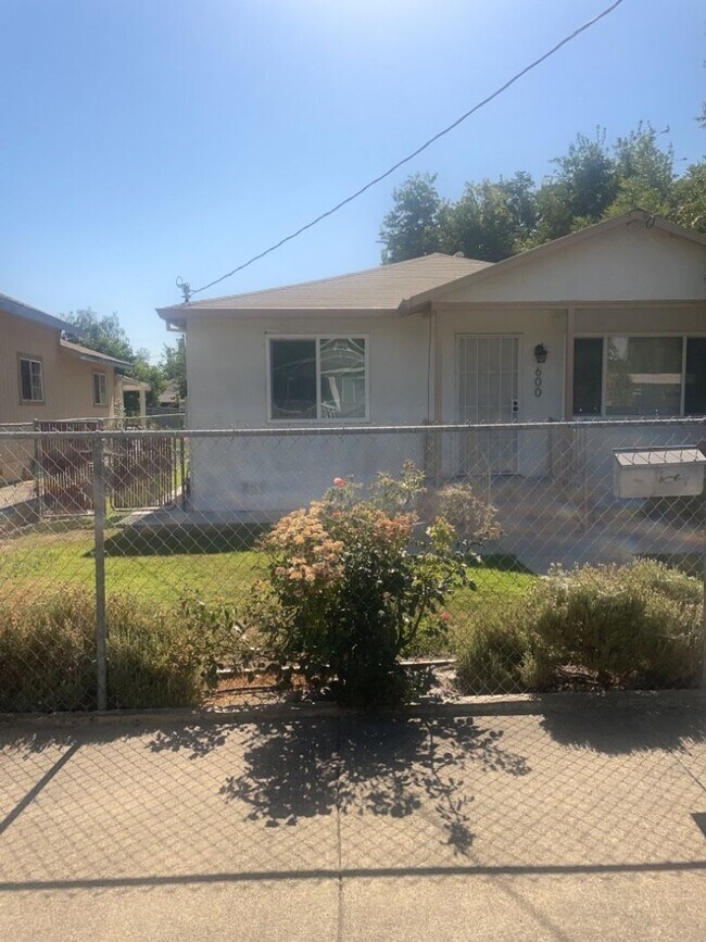 Building Photo - Updated 2bed/1bath home with large yard in...