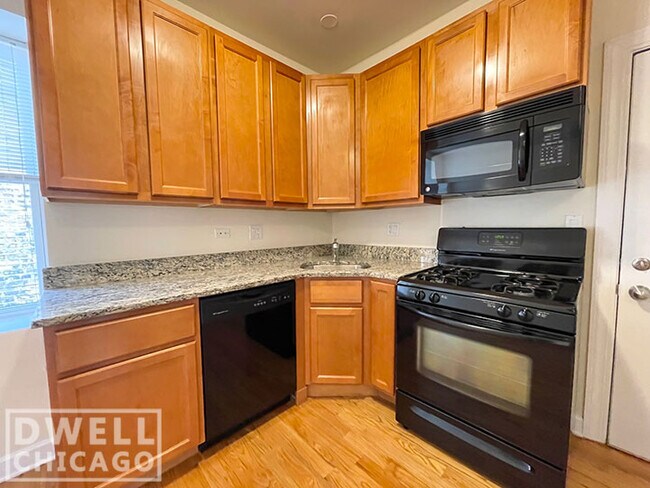 Foto del edificio - 3352 W Wilson Ave