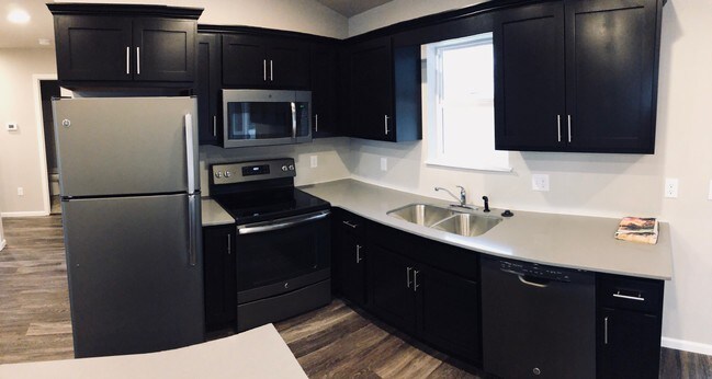 Building Photo - 5814 Summerland Dr