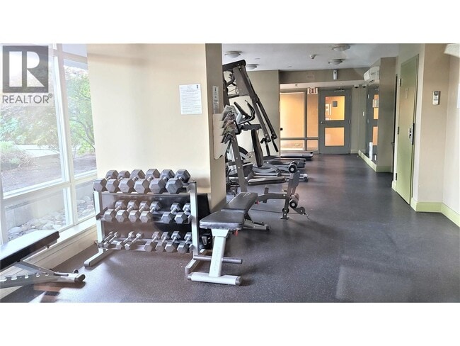 Building Photo - 892 Carnarvon St