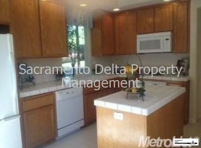 Building Photo - Gorgoeus Pocket Home in Gated Community!