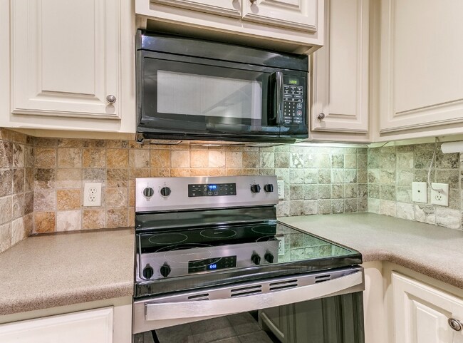 Foto del edificio - 13818 Oxford Dr