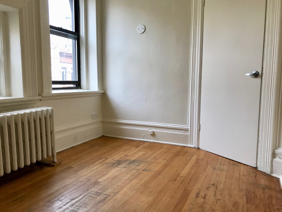 Primary Photo - 326 W 88th St