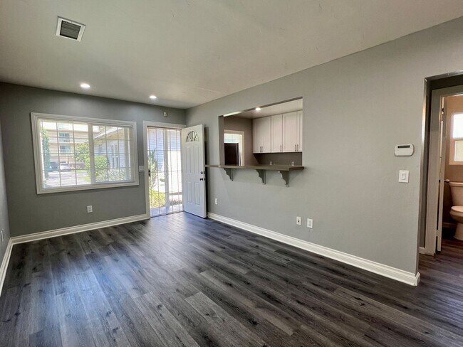 Foto del edificio - Beautiful Remodeled 1-Bedroom Cottage w/Central A/C and Parking in Hillcrest
