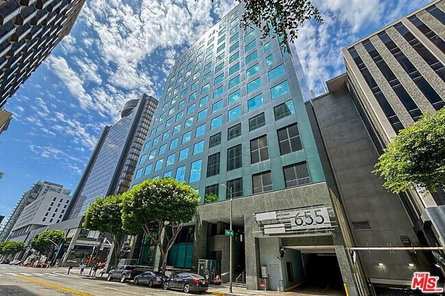 Foto del edificio - 655 S Hope St