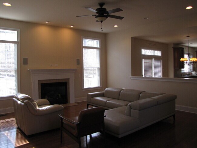 Building Photo - 10701 Round Brook Cir