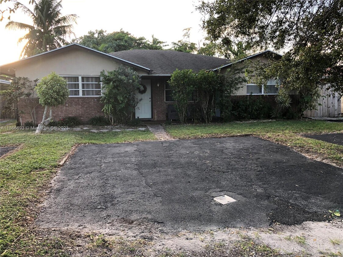 1665 SW 29th Terrace Unit B, Fort Lauderdale, FL 33312 Apartment for
