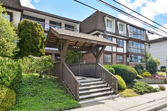 Building Photo - 1444 Martin St