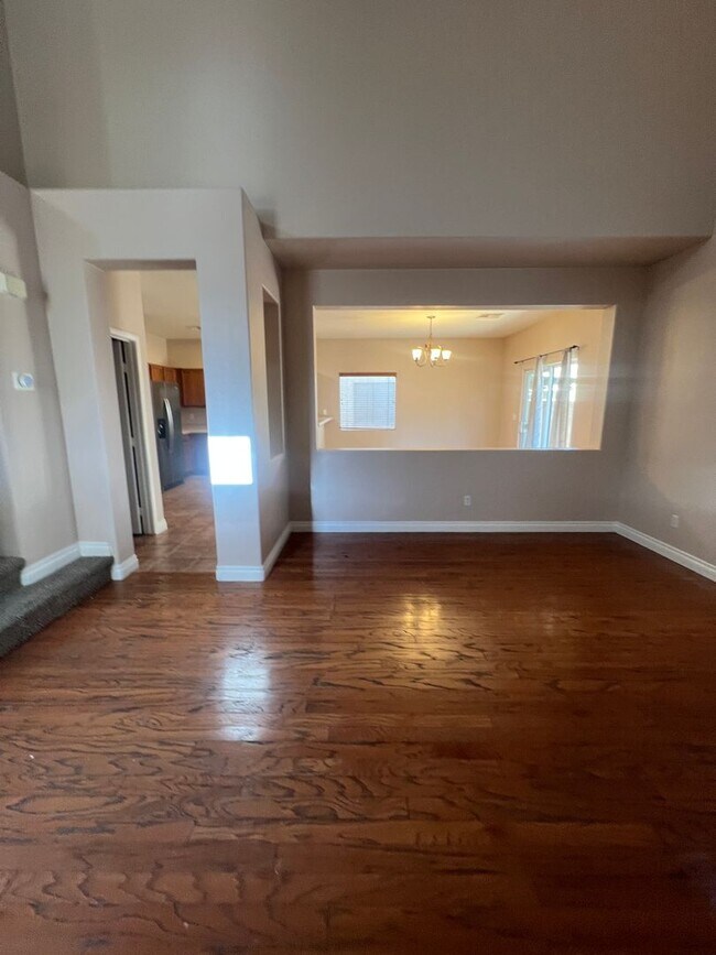 Foto del edificio - 3 Bed, 2.5 Bath home with Solar Panels!