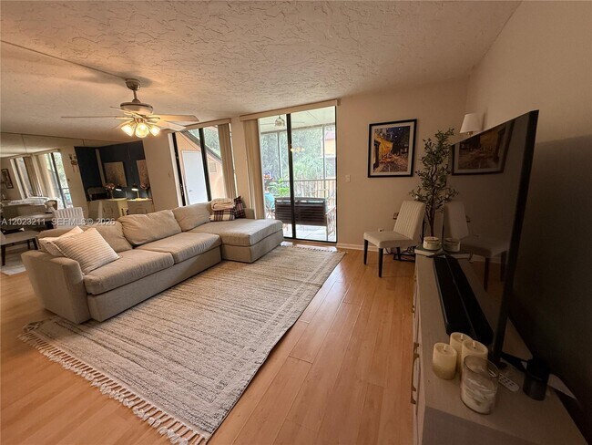 Building Photo - 450 Commodore Dr