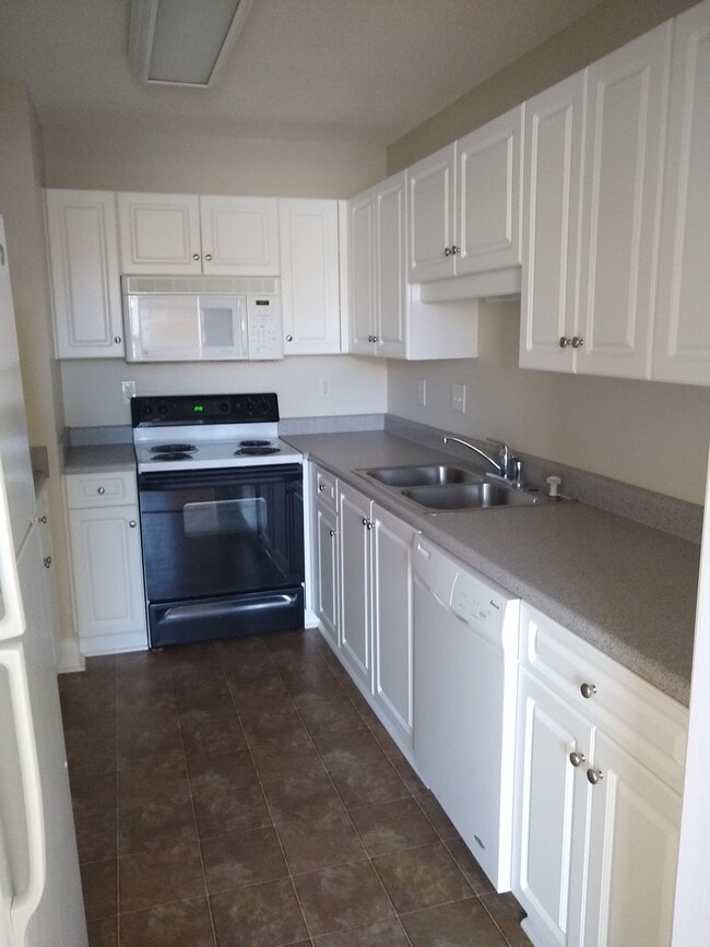 Building Photo - 100 Garden Manor Ct