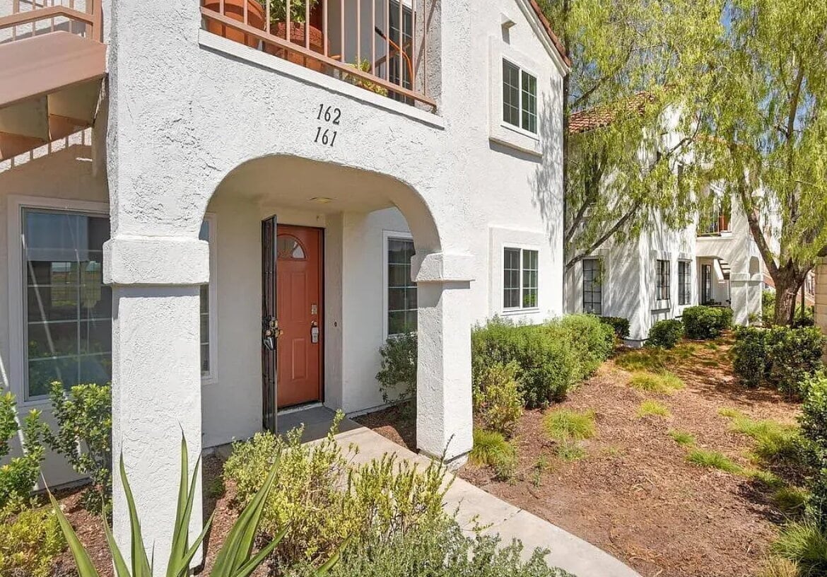 Primary Photo - Sun Ridge 1 bedroom ground level beauty! T...