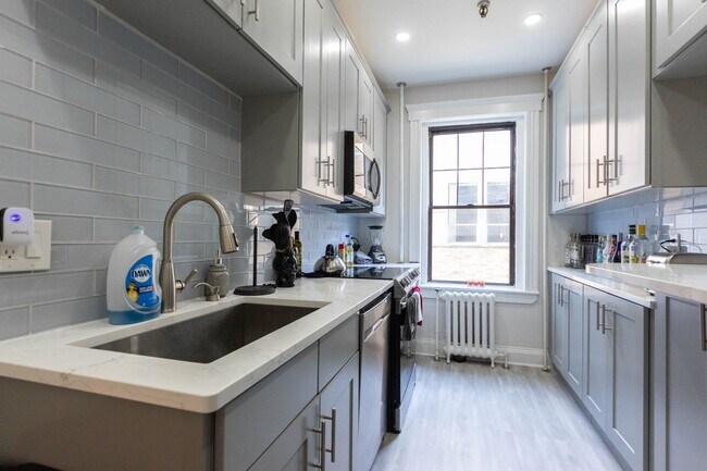 Foto del edificio - 374 Chestnut Hill Ave