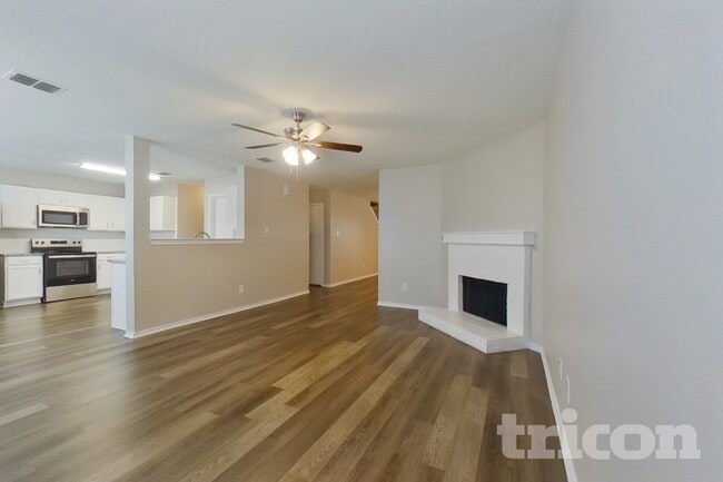 Foto del edificio - 2029 W Grove Ln