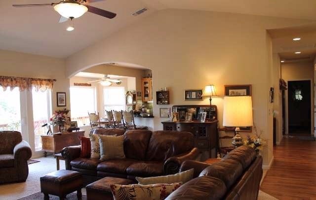 Building Photo - Gorgeous Semi Custom Apple Valley Home!! A...