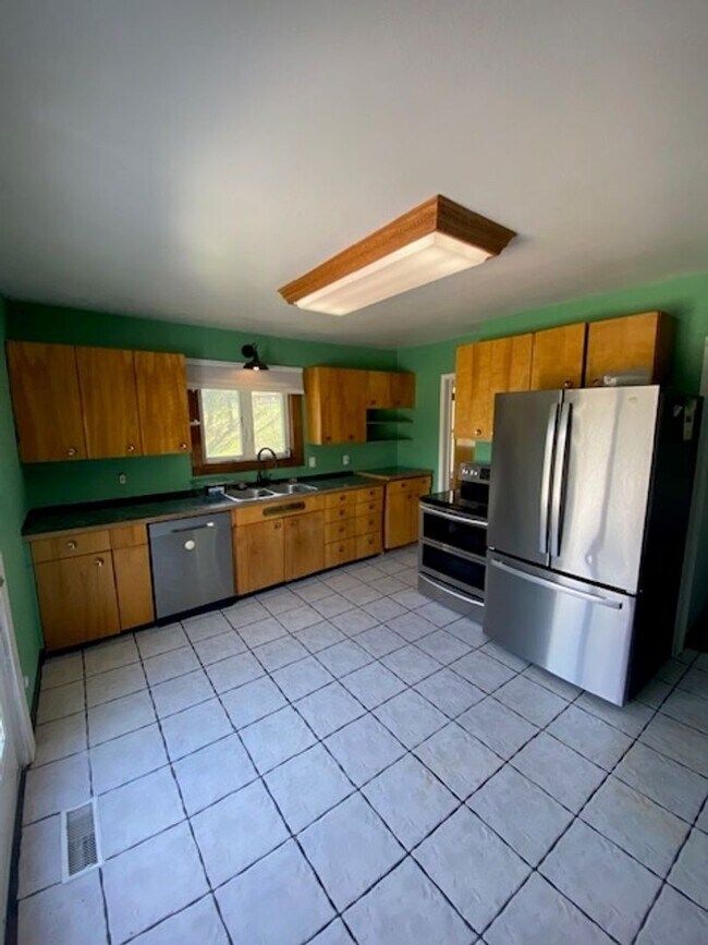 Foto del edificio - Charming 2 Bedroom Home with River Views i...