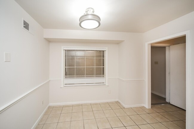 Building Photo - 6145 Shadowfall Cove
