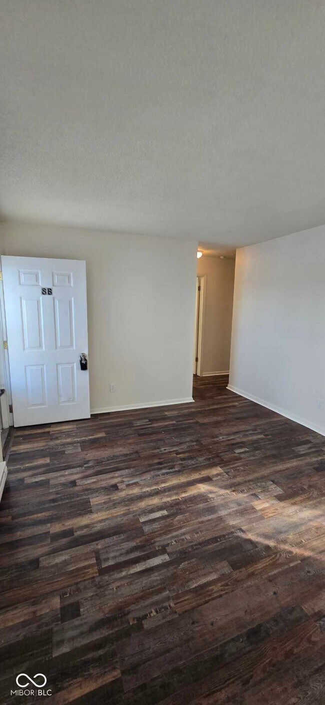 Foto del edificio - 570 US-52