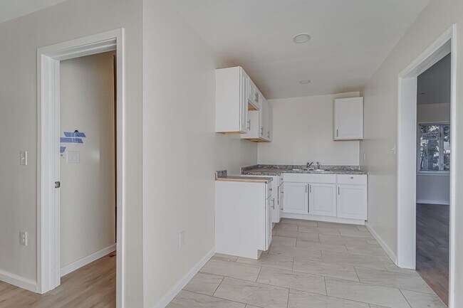 Foto del edificio - 2 bed 1 bath in Oildale!