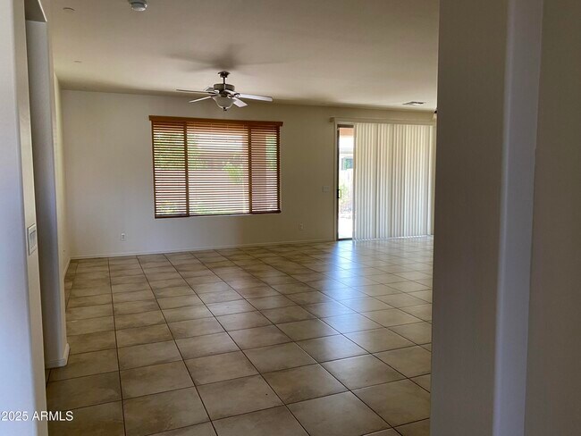 Foto del edificio - 61 W Hackberry Dr