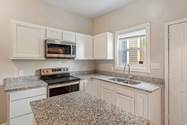 Building Photo - For Lease | 3 Bed, 1 Bath | 1,613 Sq Ft | ...