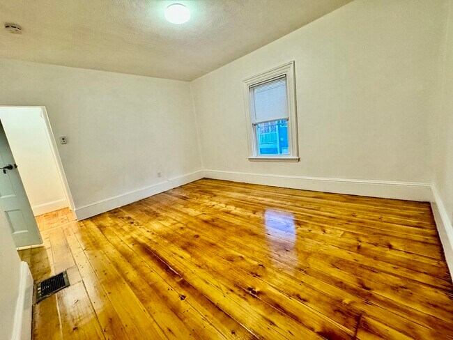Building Photo - 64 Linden Ave