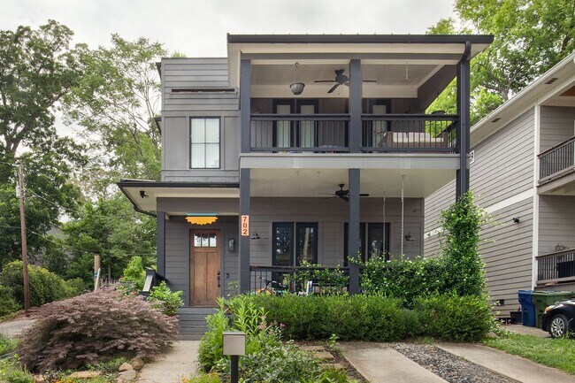 Building Photo - Stunning 4/3.5 Home in Highly Sought-After Area w/ 1300 Sq Ft of Outdoor Space!
