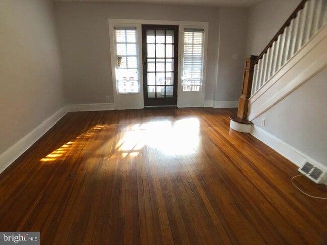 Foto del edificio - 421 W Baltimore Ave
