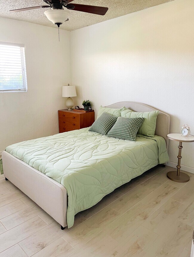 Foto del edificio - 74701 Merle Dr