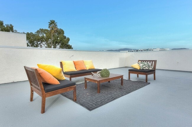 Foto del edificio - Luxury 2 & 4 Bed Townhomes in NoHo!