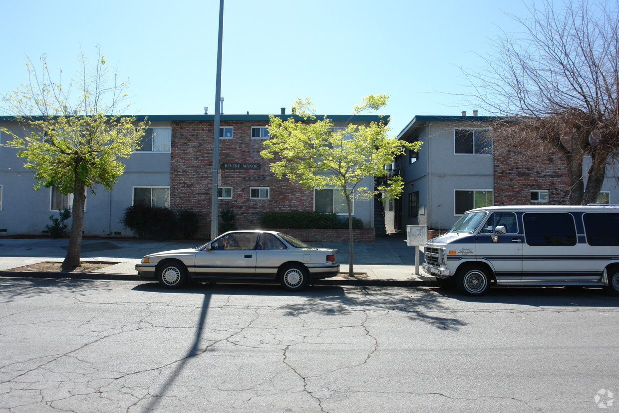 Building Photo - Revere Manor