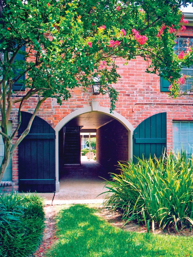 Chateaux Dijon Apartments Apartments in Baton Rouge, LA
