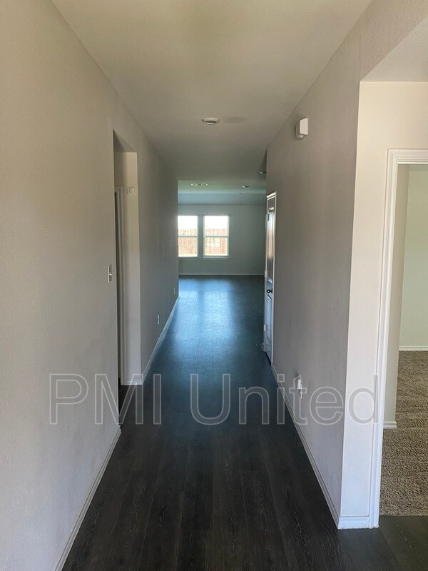 Building Photo - 4004 Huntington Dr