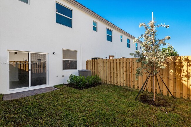 Foto del edificio - 2449 NW 119th St