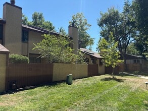 Building Photo - 2643 Grapewood Ln