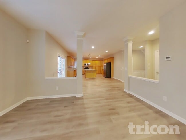 Foto del edificio - 5507 Rosehall Pl