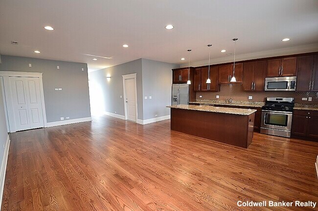 Building Photo - 2827 W Belden Ave