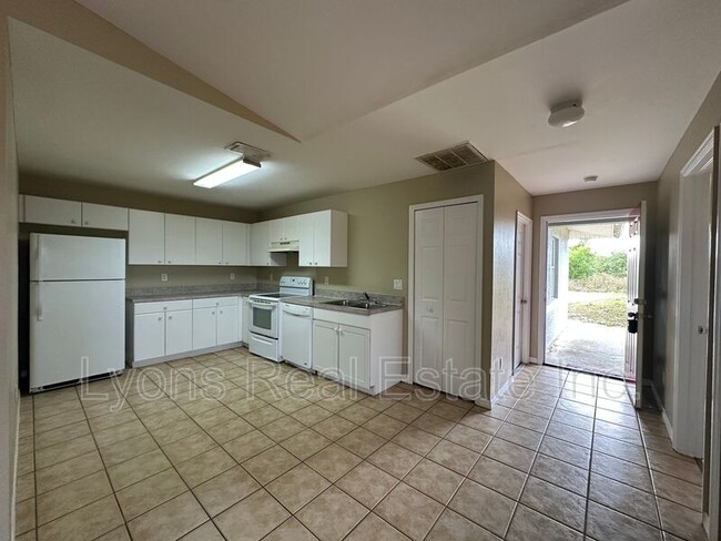 Building Photo - 1125 Gilbert Ave S