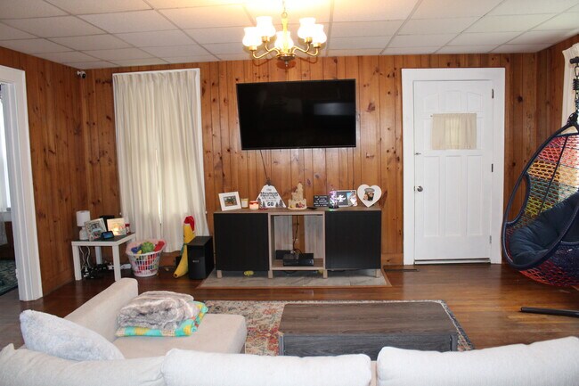 Sala de estar - 60 Pulliam St