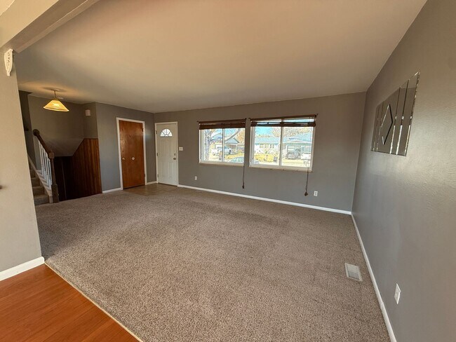 Foto del edificio - 3-bedroom, 3-bathroom single-family home close proximity to Peterson Space Force Base, Schriever ...