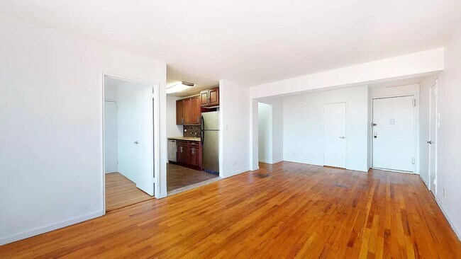 Building Photo - Bright 1 Bed 1 Bath Available