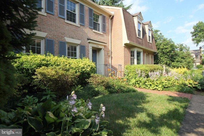Building Photo - 436 N Park Dr