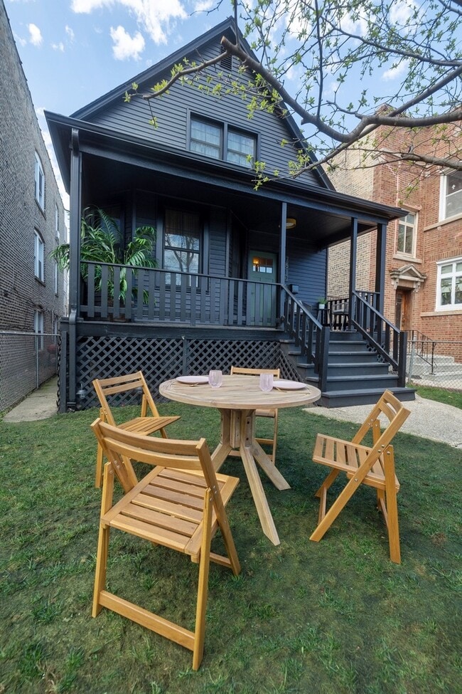 Building Photo - 7510 N Wolcott Ave