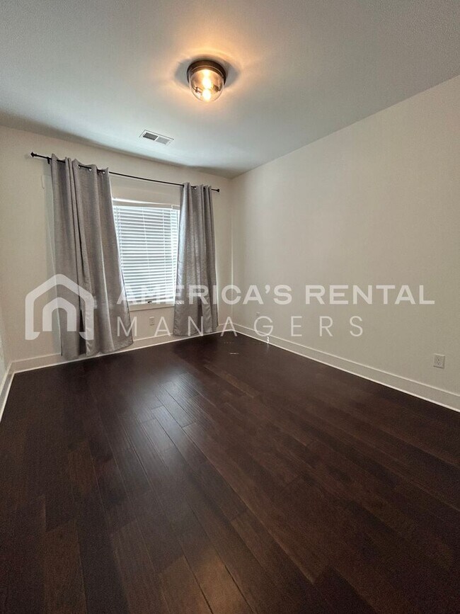 Foto del edificio - Home for Rent in Vestavia Hills, AL!!! Available to View Now!