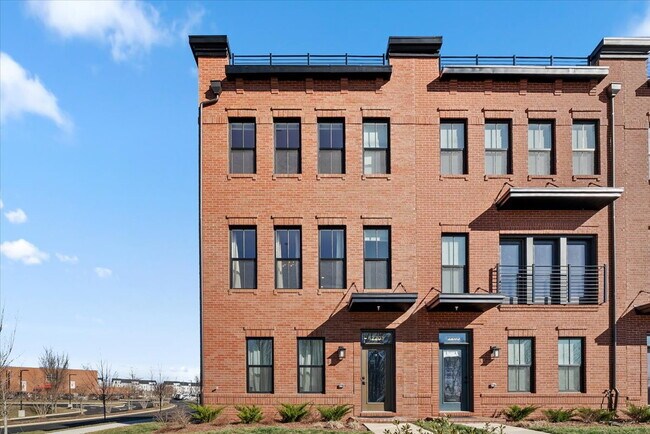 Stunning 4BR / 4.5BA End-Unit Townhome in Brambleton - Built in 2024! - Stunning 4BR / 4.5BA End-Unit Townhome in Brambleton - Built in 2024!